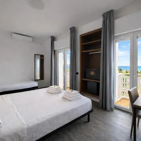 Hotel Centrale Frontemare 3*