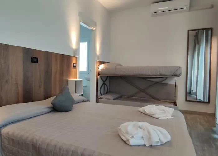 فندق Hotel Centrale Frontemare 3*