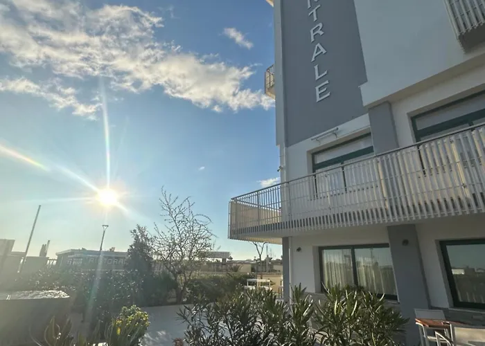 Hotel Centrale Frontemare Otel Milano Marittima