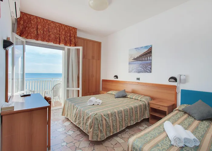 Hotel Centrale Frontemare Otel