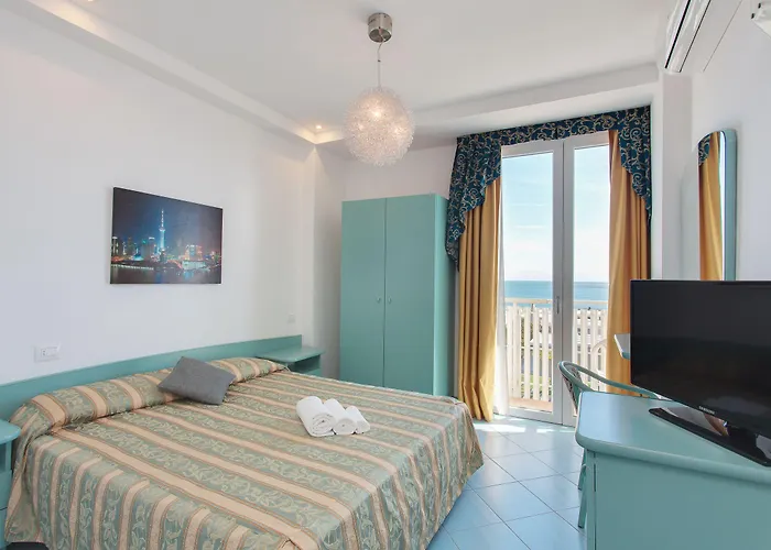 Otel Hotel Centrale Frontemare 3*