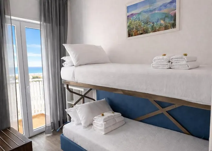 فندق Hotel Centrale Frontemare 3*