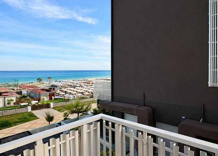 Hotel Centrale Frontemare فندق