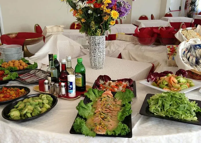 فندق Hotel Centrale Frontemare 3*