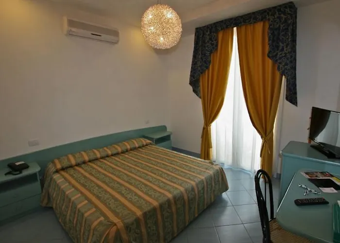 فندق Hotel Centrale Frontemare ميلانو ماريتيما